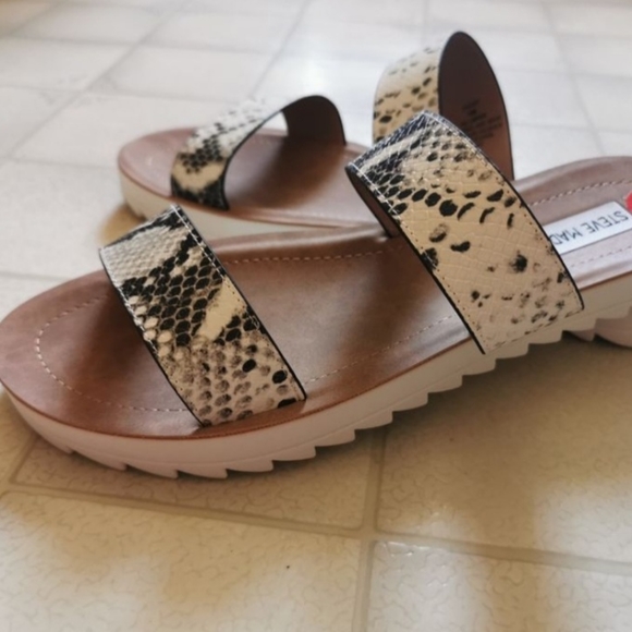 Size 10 Sandals - Picture 2 of 4